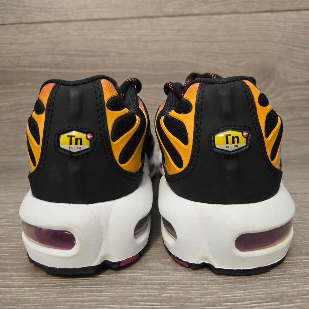 Nike Air Max Plus TN Size 6Y (GS) Fits 7.5W Black Active Pink White DX9264-001 - Picture 4 of 6